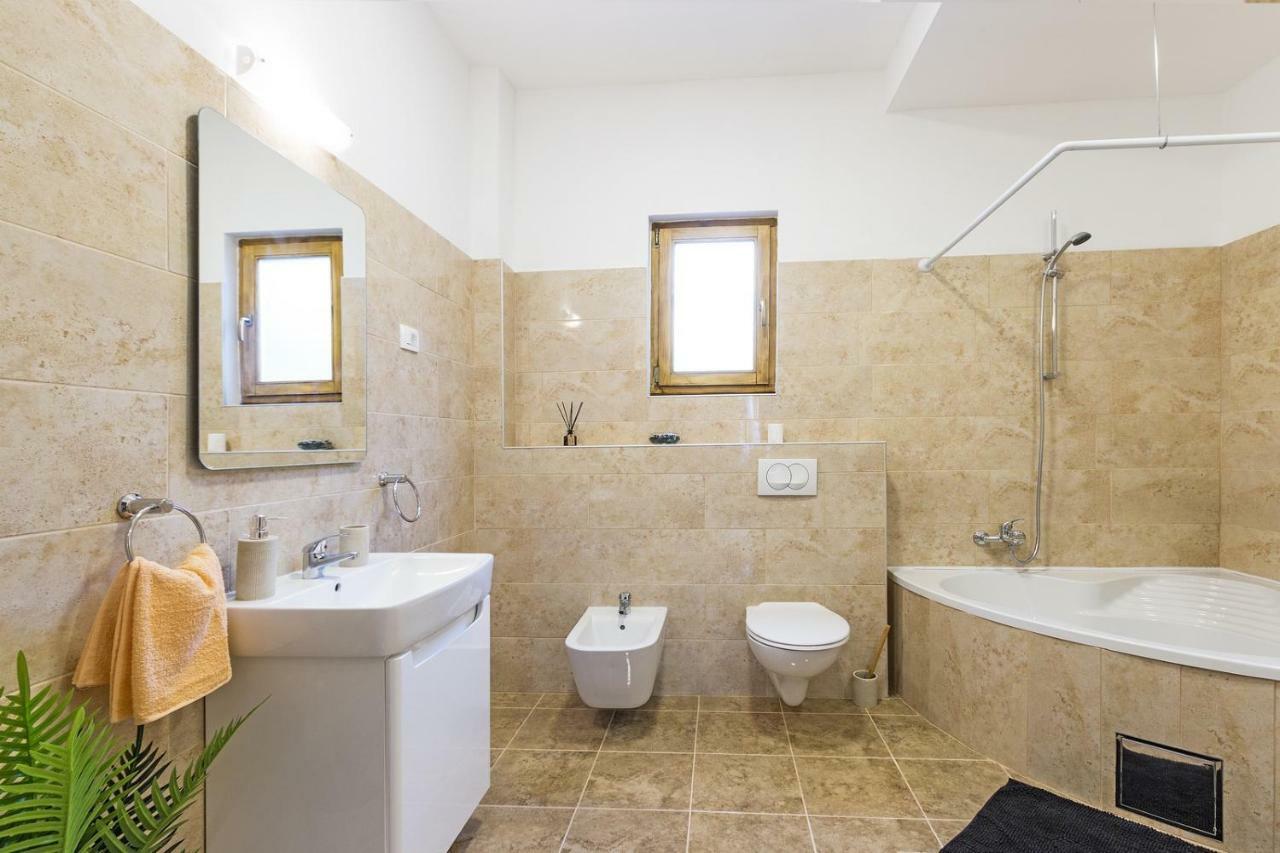 Cozy Apartment 10 Min From The Beach 普拉 外观 照片